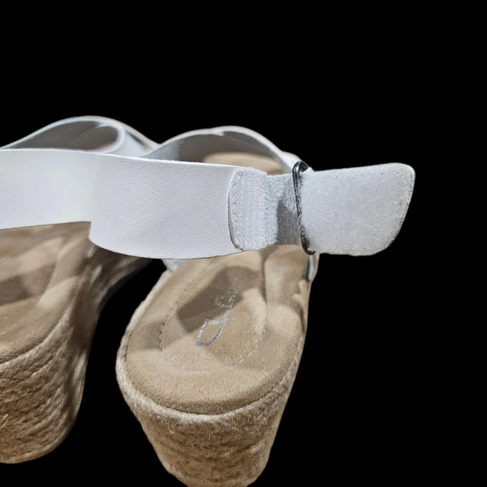 Elegant White Wedge‎ Sandals Size 9.5